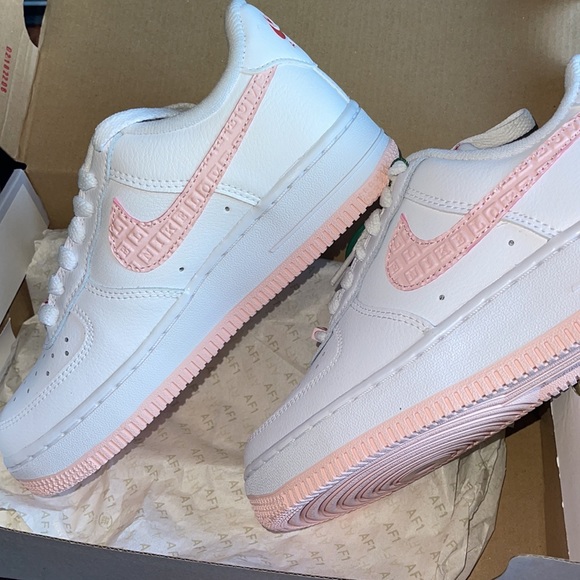 Nike Air Force 1 ‘07 Valentines Day 2022 - Picture 5 of 15